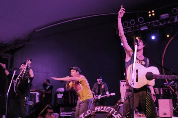 Gogol Bordello at Stubb's BarBQ, Austin, Texas April 14, 2011 - photo by Je