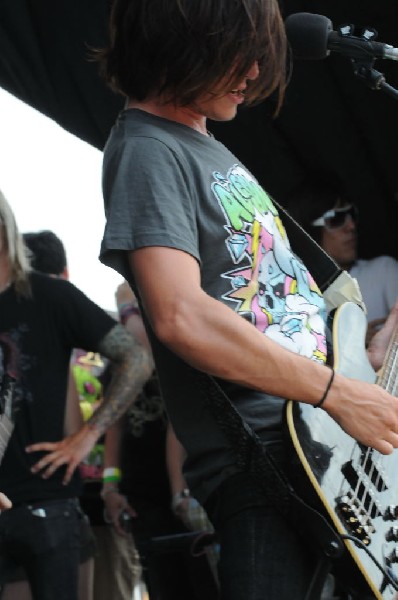 Greeley Estates on the Hurley Stage, Warped Tour, Verizon Wireless Amphithe