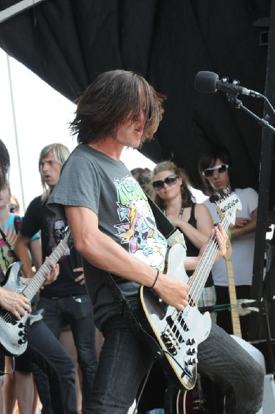 Greeley Estates on the Hurley Stage, Warped Tour, Verizon Wireless Amphithe