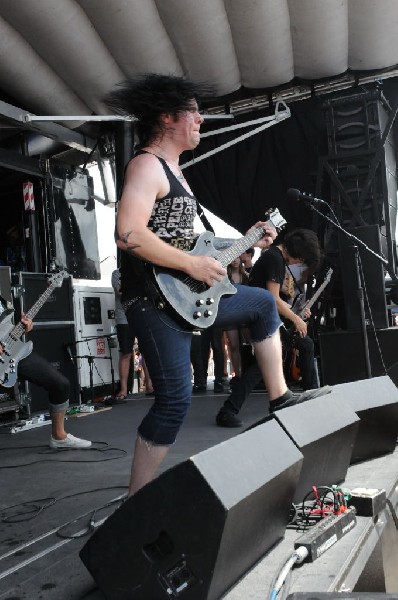 Greeley Estates on the Hurley Stage, Warped Tour, Verizon Wireless Amphithe