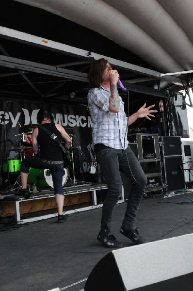 Greeley Estates on the Hurley Stage, Warped Tour, Verizon Wireless Amphithe