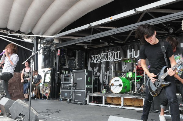 Greeley Estates on the Hurley Stage, Warped Tour, Verizon Wireless Amphithe