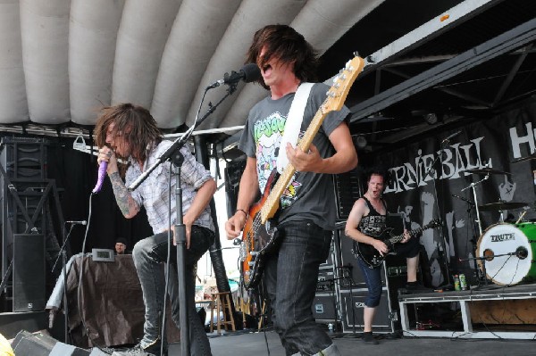 Greeley Estates on the Hurley Stage, Warped Tour, Verizon Wireless Amphithe