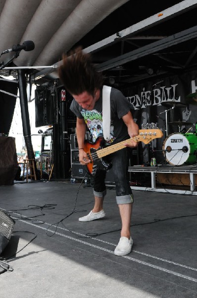 Greeley Estates on the Hurley Stage, Warped Tour, Verizon Wireless Amphithe