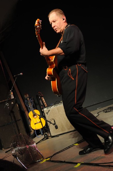 Reverend Horton Heat at Stubb's BarBQ, Austin, Texas 06/10/10 - photo by Je