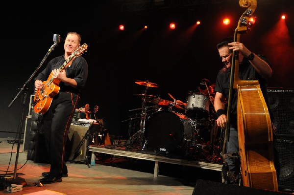 Reverend Horton Heat at Stubb's BarBQ, Austin, Texas 06/10/10 - photo by Je