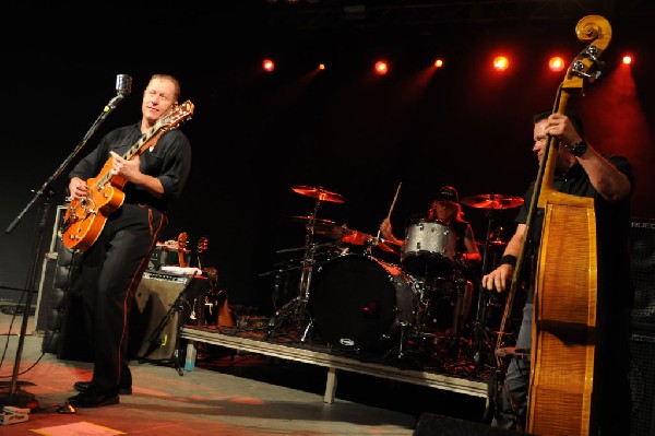 Reverend Horton Heat at Stubb's BarBQ, Austin, Texas 06/10/10 - photo by Je