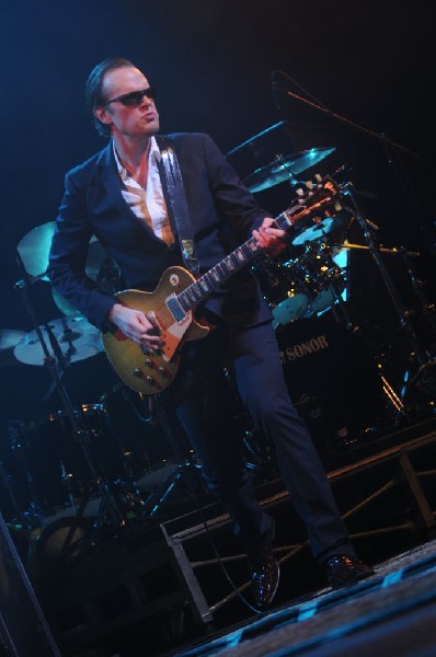 Joe Bonamossa at ACL Live at the Moody Theater, Austin, Texas 12/02/11 - ph