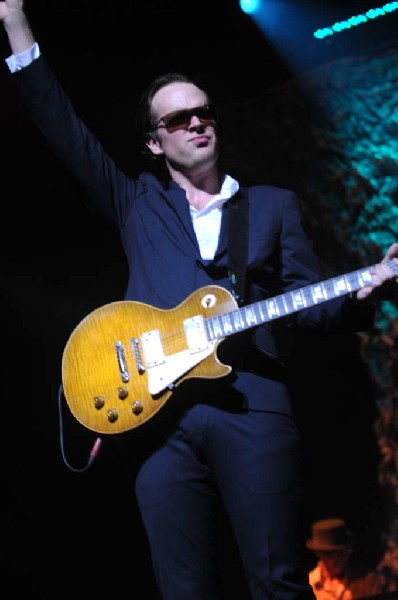 Joe Bonamossa at ACL Live at the Moody Theater, Austin, Texas 12/02/11 - ph