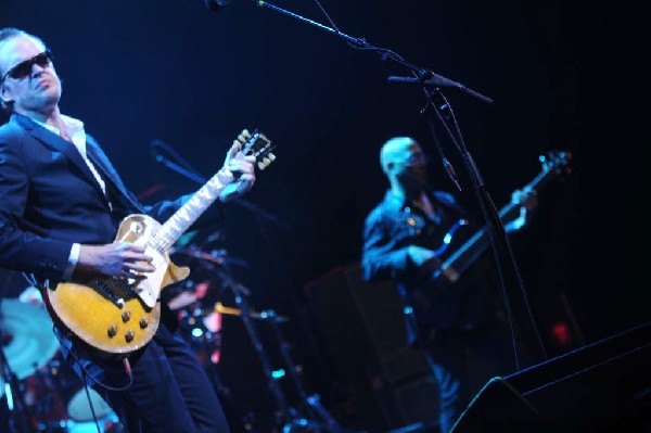 Joe Bonamossa at ACL Live at the Moody Theater, Austin, Texas 12/02/11 - ph