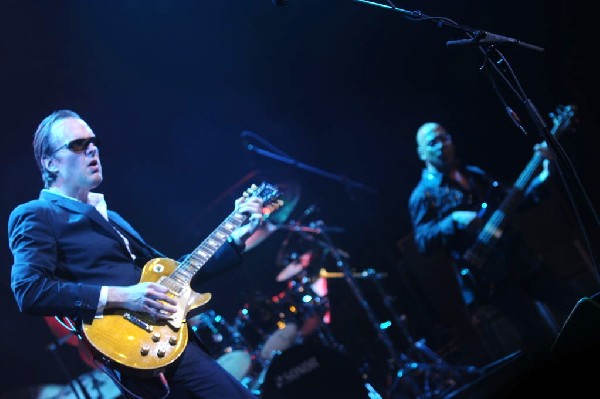 Joe Bonamossa at ACL Live at the Moody Theater, Austin, Texas 12/02/11 - ph