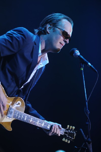 Joe Bonamossa at ACL Live at the Moody Theater, Austin, Texas 12/02/11 - ph