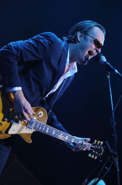 Joe Bonamossa at ACL Live at the Moody Theater, Austin, Texas 12/02/11 - ph