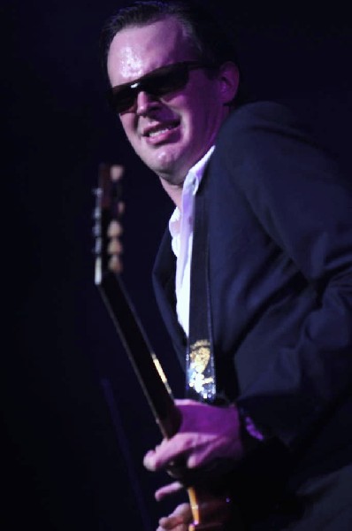 Joe Bonamossa at ACL Live at the Moody Theater, Austin, Texas 12/02/11 - ph