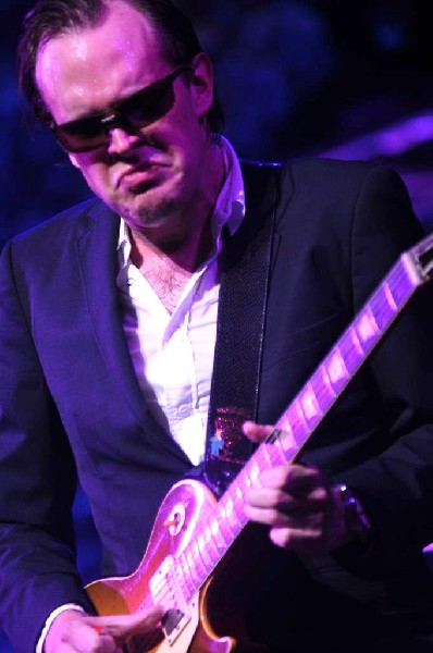 Joe Bonamossa at ACL Live at the Moody Theater, Austin, Texas 12/02/11 - ph