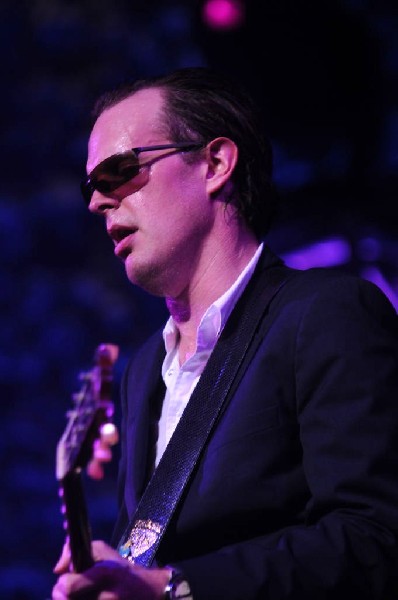 Joe Bonamossa at ACL Live at the Moody Theater, Austin, Texas 12/02/11 - ph