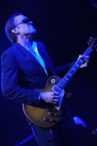 Joe Bonamossa at ACL Live at the Moody Theater, Austin, Texas 12/02/11 - ph