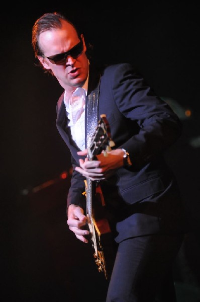 Joe Bonamossa at ACL Live at the Moody Theater, Austin, Texas 12/02/11 - ph