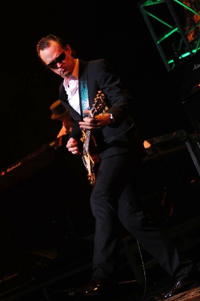 Joe Bonamossa at ACL Live at the Moody Theater, Austin, Texas 12/02/11 - ph