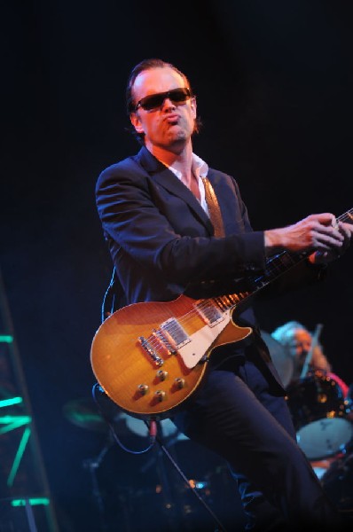 Joe Bonamossa at ACL Live at the Moody Theater, Austin, Texas 12/02/11 - ph