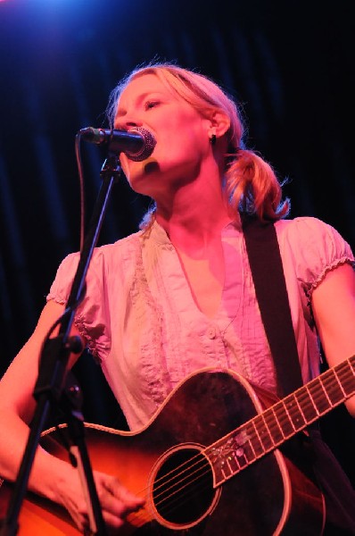 Kelly Willis at the Help Austin Help Haiti Benefit, Austin Music Hall