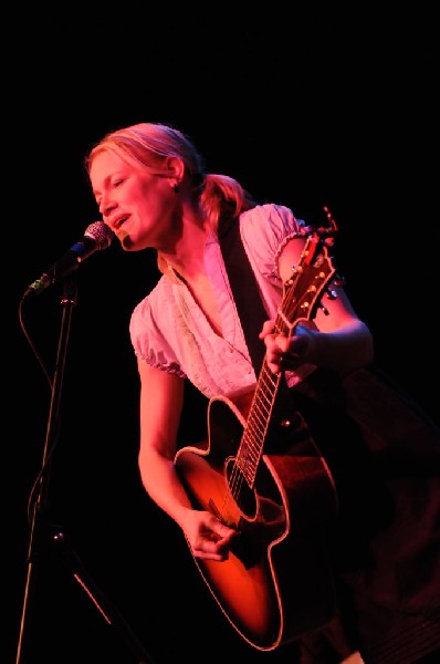 Kelly Willis at the Help Austin Help Haiti Benefit, Austin Music Hall