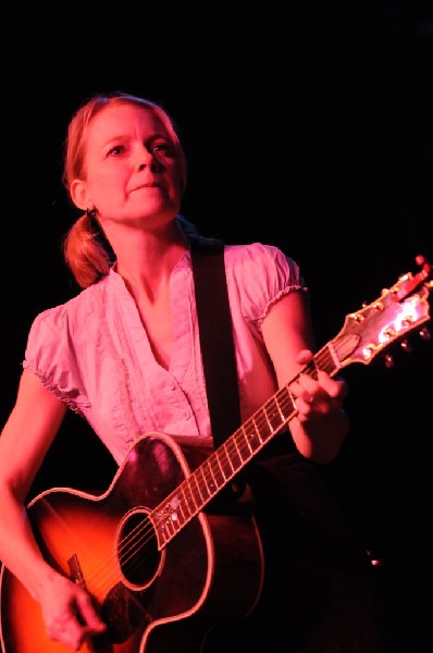 Kelly Willis at the Help Austin Help Haiti Benefit, Austin Music Hall