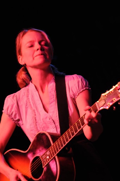 Kelly Willis at the Help Austin Help Haiti Benefit, Austin Music Hall