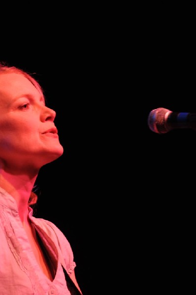 Kelly Willis at the Help Austin Help Haiti Benefit, Austin Music Hall