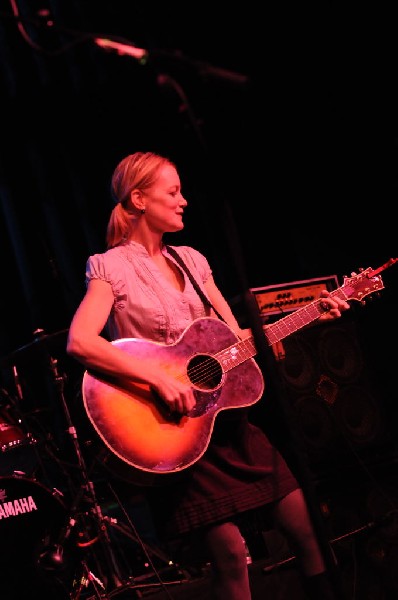 Kelly Willis at the Help Austin Help Haiti Benefit, Austin Music Hall