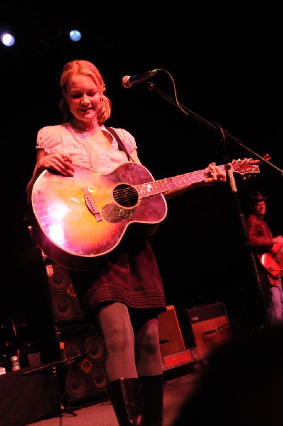 Kelly Willis at the Help Austin Help Haiti Benefit, Austin Music Hall