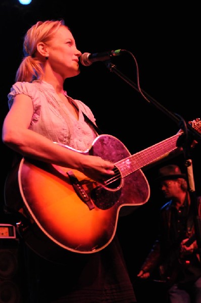 Kelly Willis at the Help Austin Help Haiti Benefit, Austin Music Hall