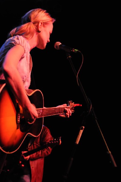 Kelly Willis at the Help Austin Help Haiti Benefit, Austin Music Hall