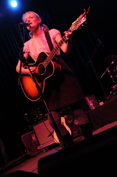 Kelly Willis at the Help Austin Help Haiti Benefit, Austin Music Hall