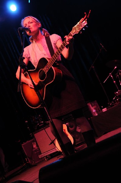 Kelly Willis at the Help Austin Help Haiti Benefit, Austin Music Hall