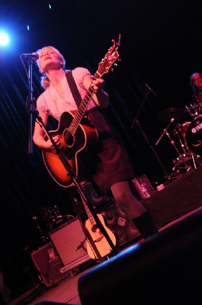 Kelly Willis at the Help Austin Help Haiti Benefit, Austin Music Hall