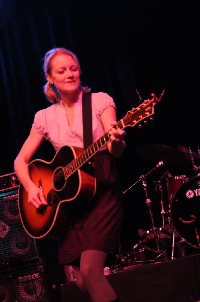 Kelly Willis at the Help Austin Help Haiti Benefit, Austin Music Hall