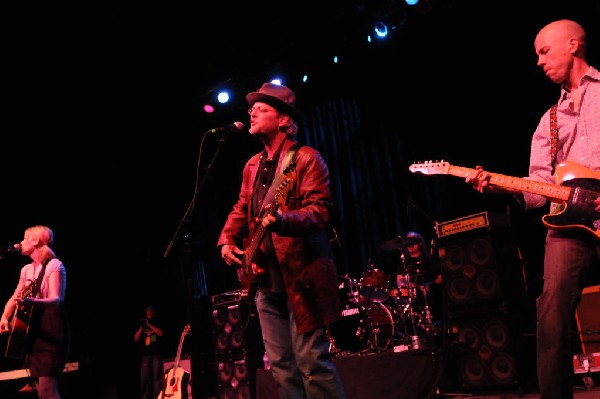 Kelly Willis at the Help Austin Help Haiti Benefit, Austin Music Hall