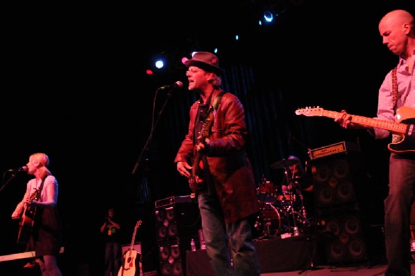 Kelly Willis at the Help Austin Help Haiti Benefit, Austin Music Hall