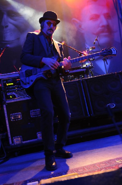Les Claypool at Stubb's BarBQ, Austin, Texas 04/19/10