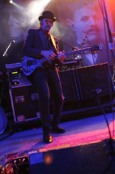 Les Claypool at Stubb's BarBQ, Austin, Texas 04/19/10