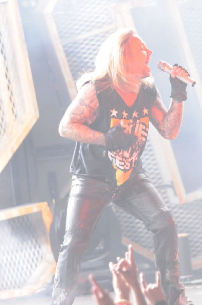 M�tley Cr�e at the Verizon Wireless Amphitheater, Selma, Texas