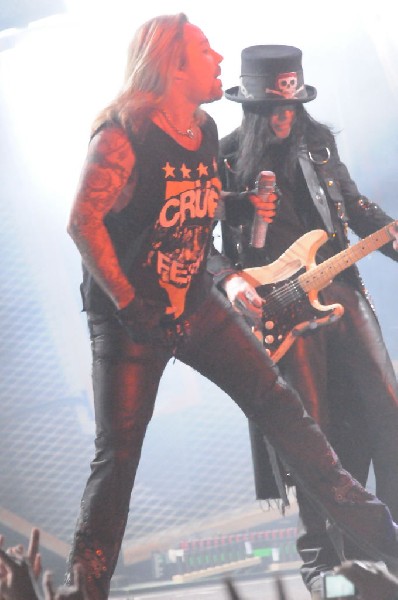 M�tley Cr�e at the Verizon Wireless Amphitheater, Selma, Texas