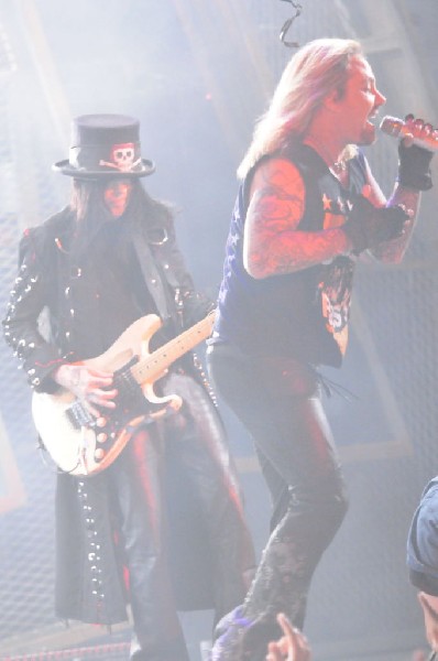 M�tley Cr�e at the Verizon Wireless Amphitheater, Selma, Texas