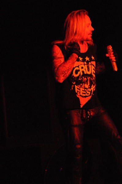 M�tley Cr�e at the Verizon Wireless Amphitheater, Selma, Texas