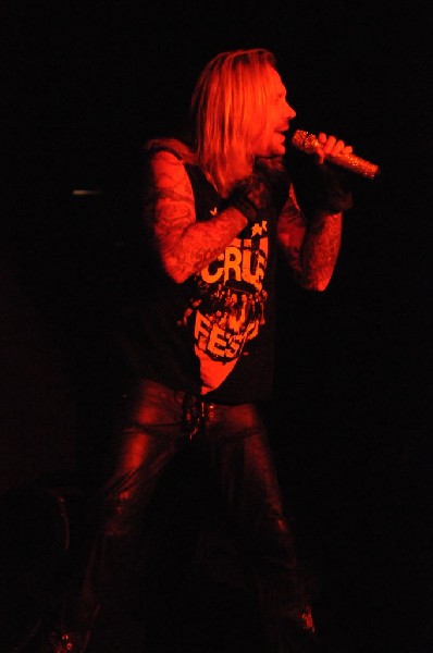 M�tley Cr�e at the Verizon Wireless Amphitheater, Selma, Texas