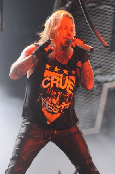 M�tley Cr�e at the Verizon Wireless Amphitheater, Selma, Texas