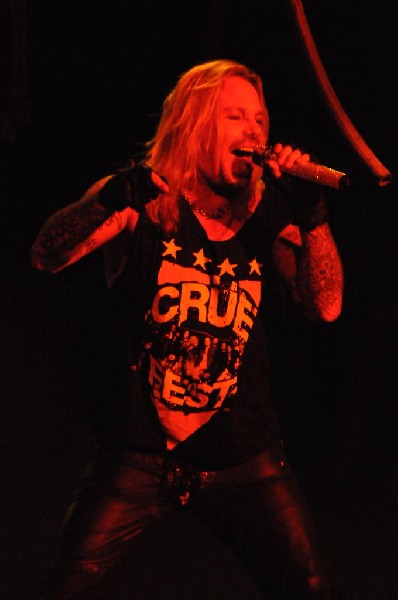 M�tley Cr�e at the Verizon Wireless Amphitheater, Selma, Texas