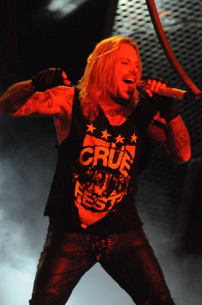 M�tley Cr�e at the Verizon Wireless Amphitheater, Selma, Texas