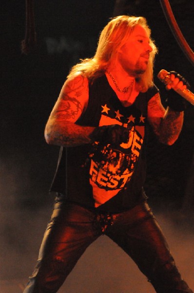 M�tley Cr�e at the Verizon Wireless Amphitheater, Selma, Texas